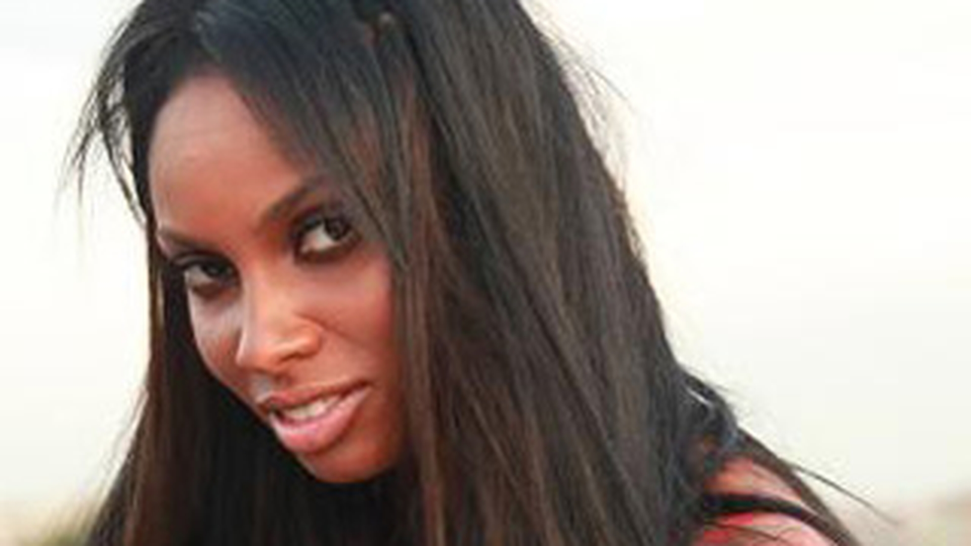 VIDEO Laurette se reintoarce in showbiz! "Debuteaza" intr-un nou videoclip!