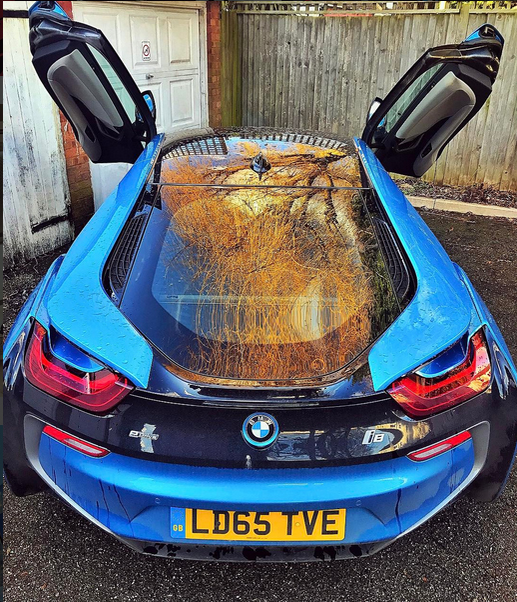 BMW-ul i8, pe care Cristian pretinde că îl deţine la Londra