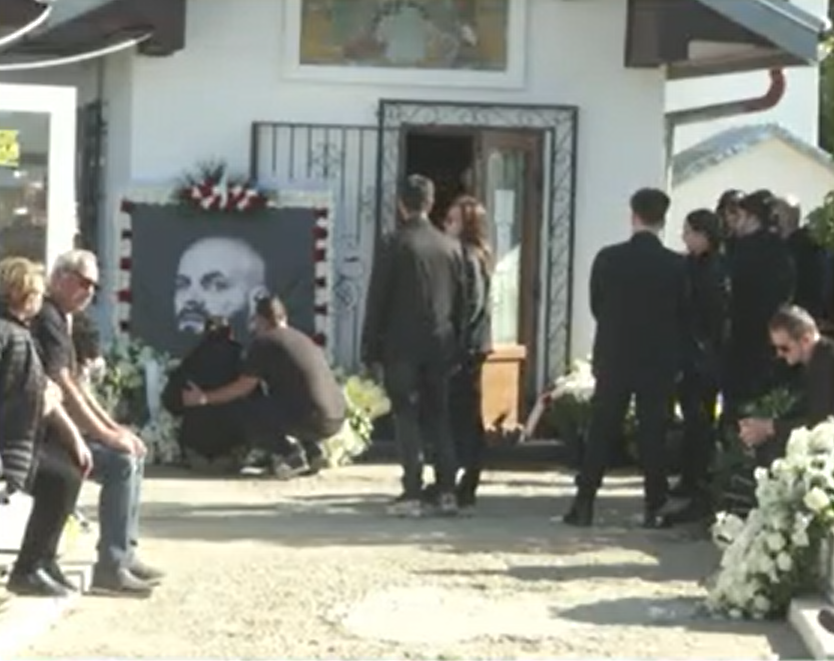 Nosfe a fost înmormântat astăzi, 18 octombrie 2022. Mădălina, soția lui, este îndurerată. Sursă foto: captură video