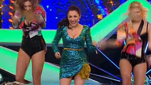 Or avea romanii talent, dar nimeni nu o intrece pe Andra! A dansat pe pupitrul juriului si si-a infipt arcusul intre sani