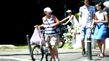 EXPERIMENT CANCAN.RO Vezi cum trateaza biciclistii bucuresteni prevederile noului Cod Rutier si cat de frica le este de amenzi!