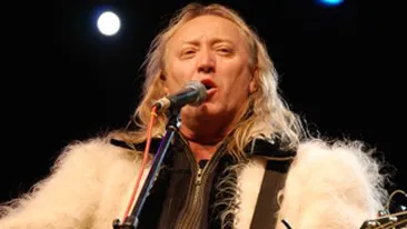 Stefan Hrusca a patat Craciunul cu versurile lui! Sloboaza-ne gazda-n tinda este aberatia care i-a bulversat pe toti pe Facebook!