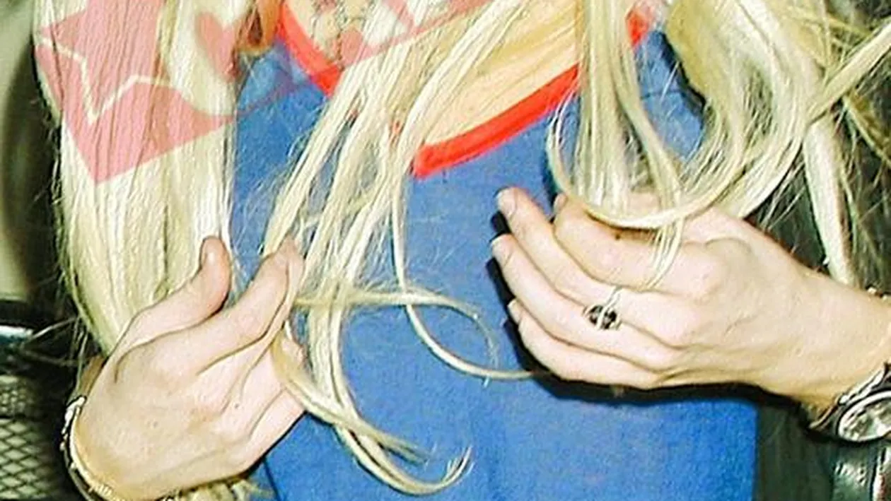 Ti-au crescut buzele, dar ti-a scazut vederea!