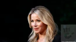 Cum trece Christina Applegate prin lupta cu scleroza multiplă. Un fost coleg din serialul „Familia Bundy” rupe tăcerea