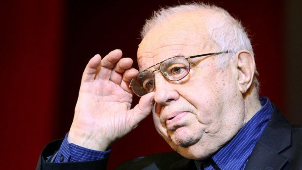 Alexandru Arșinel, luat de acasă cu ambulanța. Cunoscutul actor e internat la Spitalul Universitar