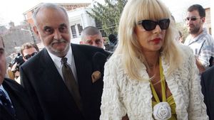 Imagini cu proprietatea lăsată moştenire de Dinu Patriciu. Palatul miliardarului a ajuns rău de tot!