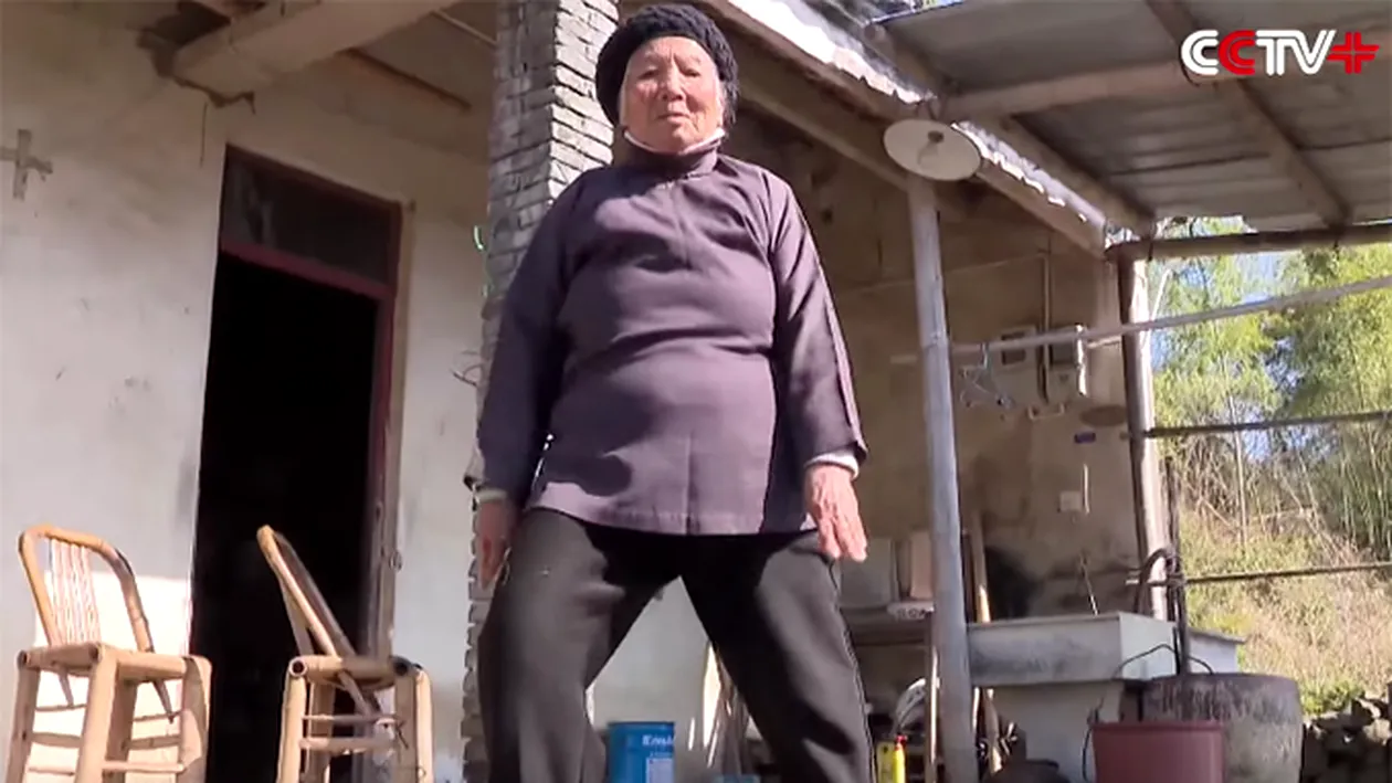 Bunicuţa kung-fu! La 94 de ani arată incredibil, la fel cum practică artele marţiale
