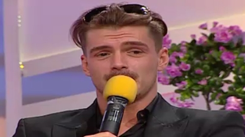 Teo Trandafir a innebunit cand a vazut asta! A pus o invitata sa-l deseneze pe Vladau si uite ce a iesit: "Asa il vezi tu"