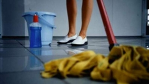Condiția impusă la angajarea unei femei de serviciu, la un liceu