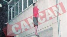 S-a spanzurat de balconul casei