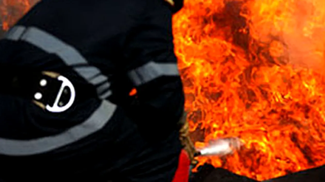 Incendiu de proportii in Colentina! Un barbat de 38 de ani a murit