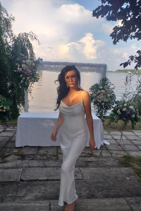 Simona Sensual, mai senzuală ca acum 10 ani! Bruneta și-a expus formele apetisante la un eveniment