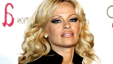 Pamela Anderson s-a măritat cu bărbatul pe care l-a întâlnit în urmă cu 30 de ani! E celebru și a regizat filmul…