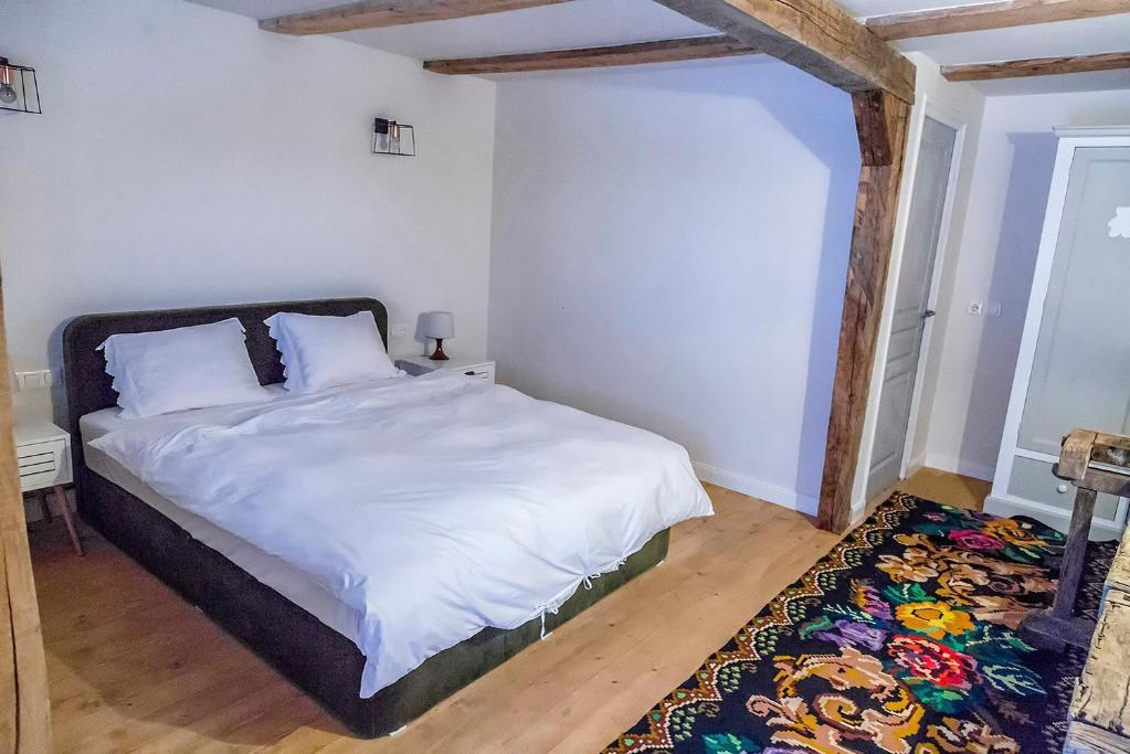 „Casa dintre dealuri”, pensiunea lui Nicolai Tand din Maramureș /Foto: Booking