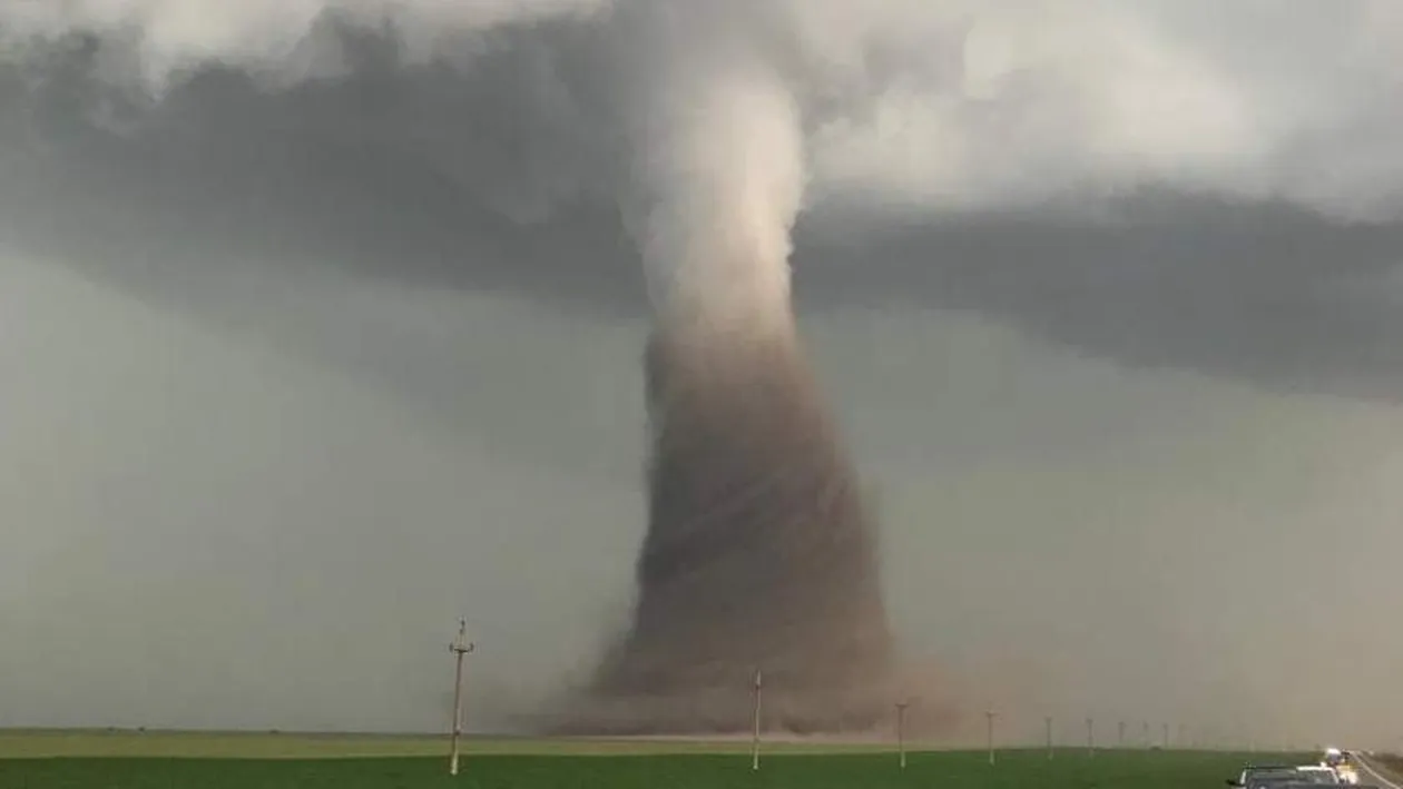 COD ROȘU. 180 de pompieri, pregătiți să intervină în zonele vizate de avertizarea ANM