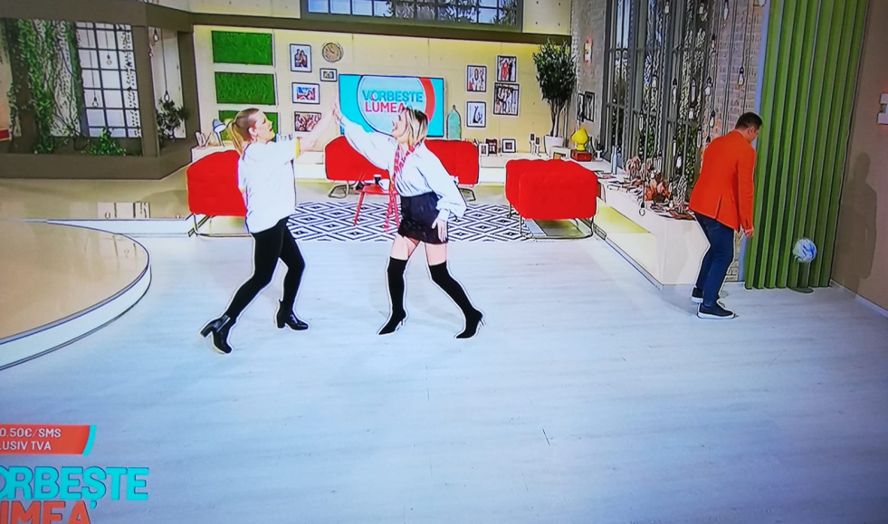 Ioana Cosma și Adela Popescu, miuță chiar în platoul Pro TV! Cove a rămas mască, dar și-a luat apoi revanșa