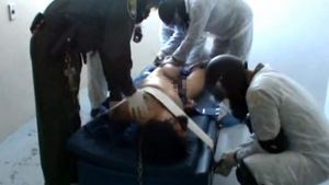 VIDEO SOCANT! Ce le fac gardienii acestor detinuti, la inchisoare. "Cum se poate asa ceva? Este INUMAN!"