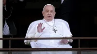 Cine este ”femeia cu flori galbene” care i-a atras atenția Papei Francisc, după ce a fost externat: ”M-a privit numai pe mine!”