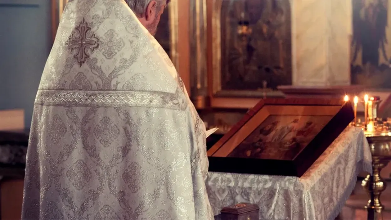 Ce a apărut pe ușa unei biserici din Cluj a stupefiat o comunitate întreagă. Preotul a luat decizia radicală în cazul lor