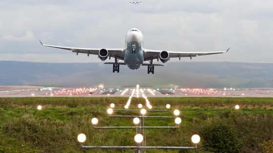 Un avion a aterizat de urgență pe Aeroportul Otopeni din cauza unei pasagere cu probleme cardiace