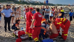 Marea, aproape să facă noi victime, pe litoral! Doi adolescenți au fost salvați de la înec