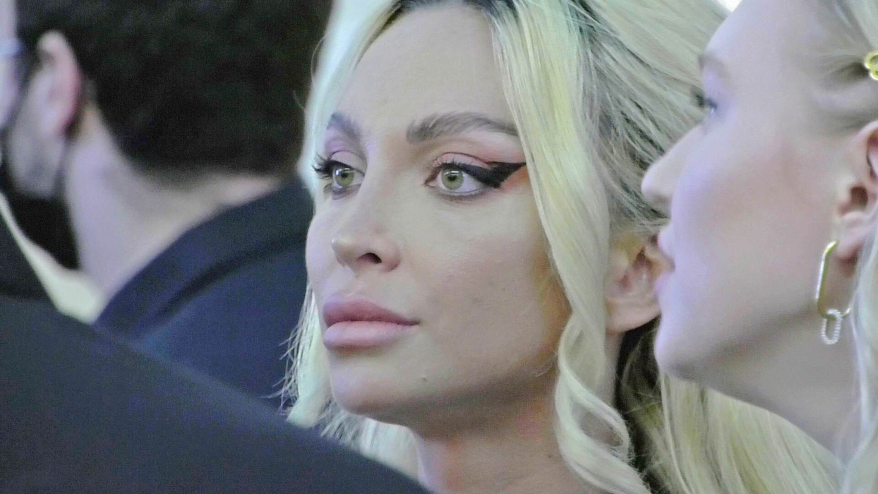 Iubita lui Victor Slav a optat pentru un make-up natural