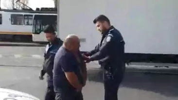 Reacția Poliției după ce un șofer a vrut să-și dea pantalonii jos în fața oamenilor legii