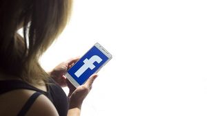 Alertă CERT-RO. A apărut o nouă modalitate de fraudă. Ce poți primi pe Facebook Messenger