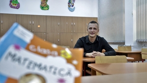 Visul unui tânăr din Focșani care a devenit profesorul pe care nu l-a avut niciodată: ”Copilul te simte”