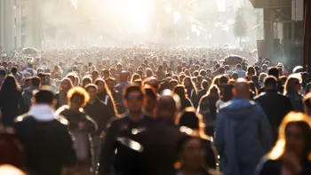 De ce oamenii tind să se întoarcă mereu la stânga când merg. Fenomenul care îi surprinde pe cercetători