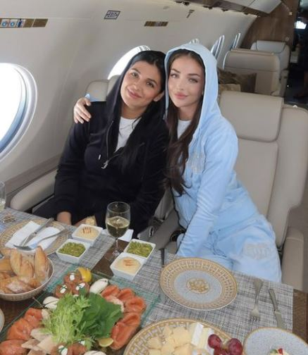 I-a dat viteză lui Abush și a ”agățat” un turc! Andreea Bostănică nu a mai suportat să-l împartă pe nepostul fostului președinte al Uzbekistanului cu altă femeie și a pus piciorul în prag!