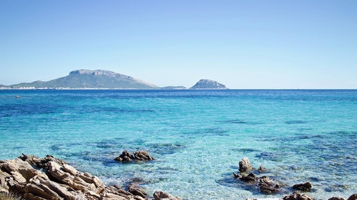 Insula din Marea Mediterană unde autoritățile oferă 15.000 de euro celor care se mută aici. Ce condiții trebuie să îndeplinești