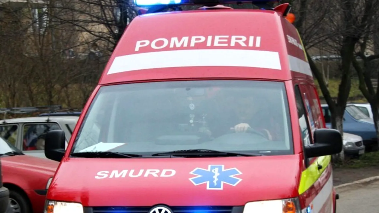 Alertă la o şcoală din Bucureşti. Cinci ambulanţe au sosit de urgenţă la faţa locului