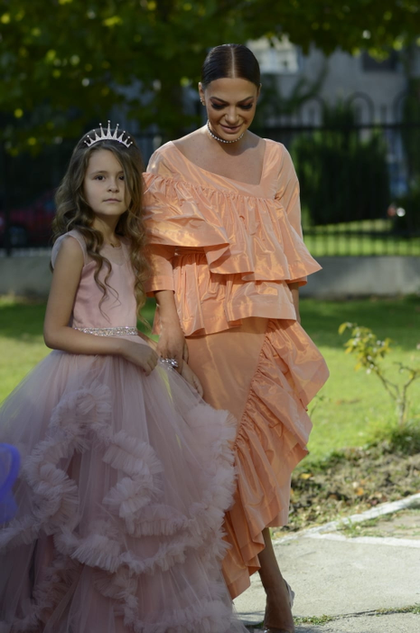 EXCLUSIV. Cum a apărut îmbrăcată Andreea Antonescu la nunta Andreei Bălan. Fiica ei s-a transformat într-o adevarată domnișoară