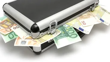 Cinci persoane au peste 12.000 de lei dintr-un magazin din Bistrita