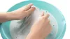 Chiar trebuie să speli întotdeauna de mână hainele cu eticheta „doar spălare manuală”? Ce spun experții