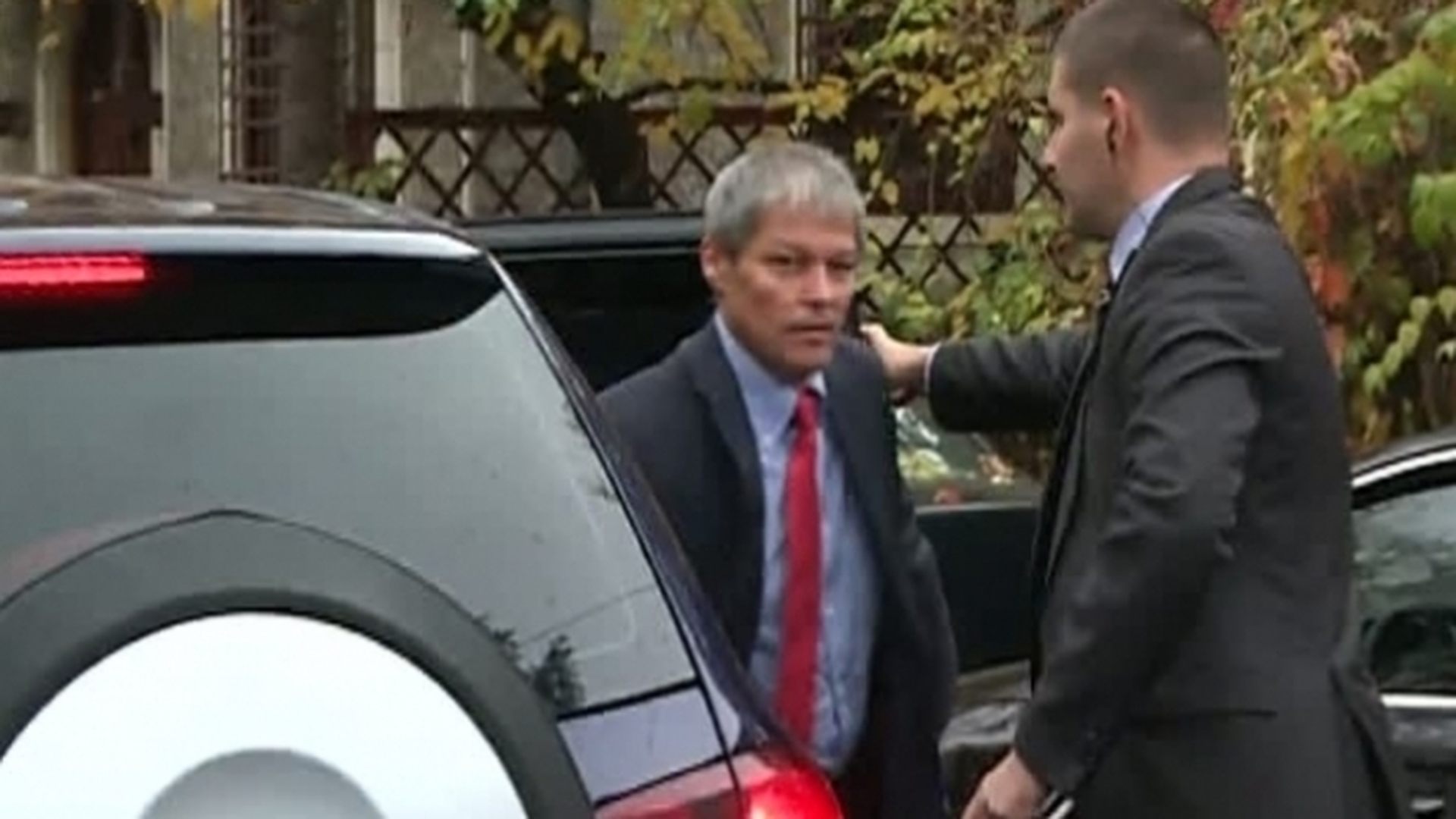 Care este starea fostului premier Dacian Cioloş şi a soţiei în urma accidentului rutier suferit joi