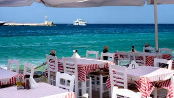 Suma ireală plătită de un cuplu pentru două băuturi la un restaurant din Grecia. Au încremenit când au văzut: „Înșelătorie totală”
