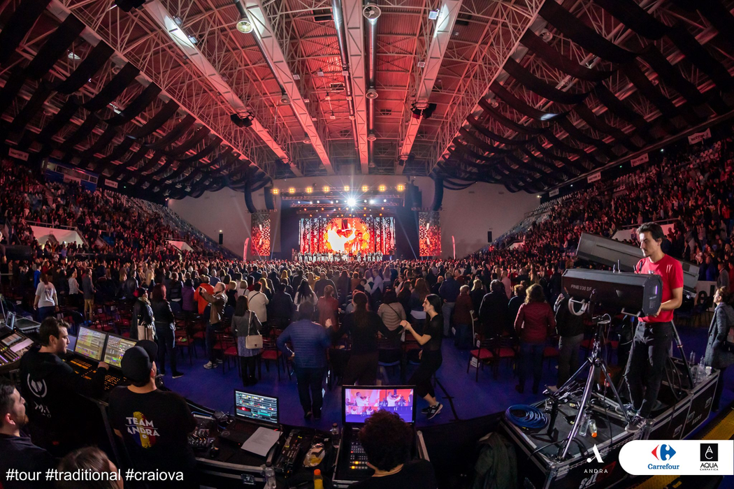 Ce a pățit Andra Măruță în timpul ultimului concert, de la Craiova! Ce au făcut spectatorii din primul rând
