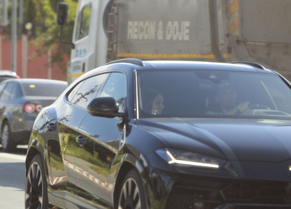 Costa Sponte conduce un Lamborghini Urus