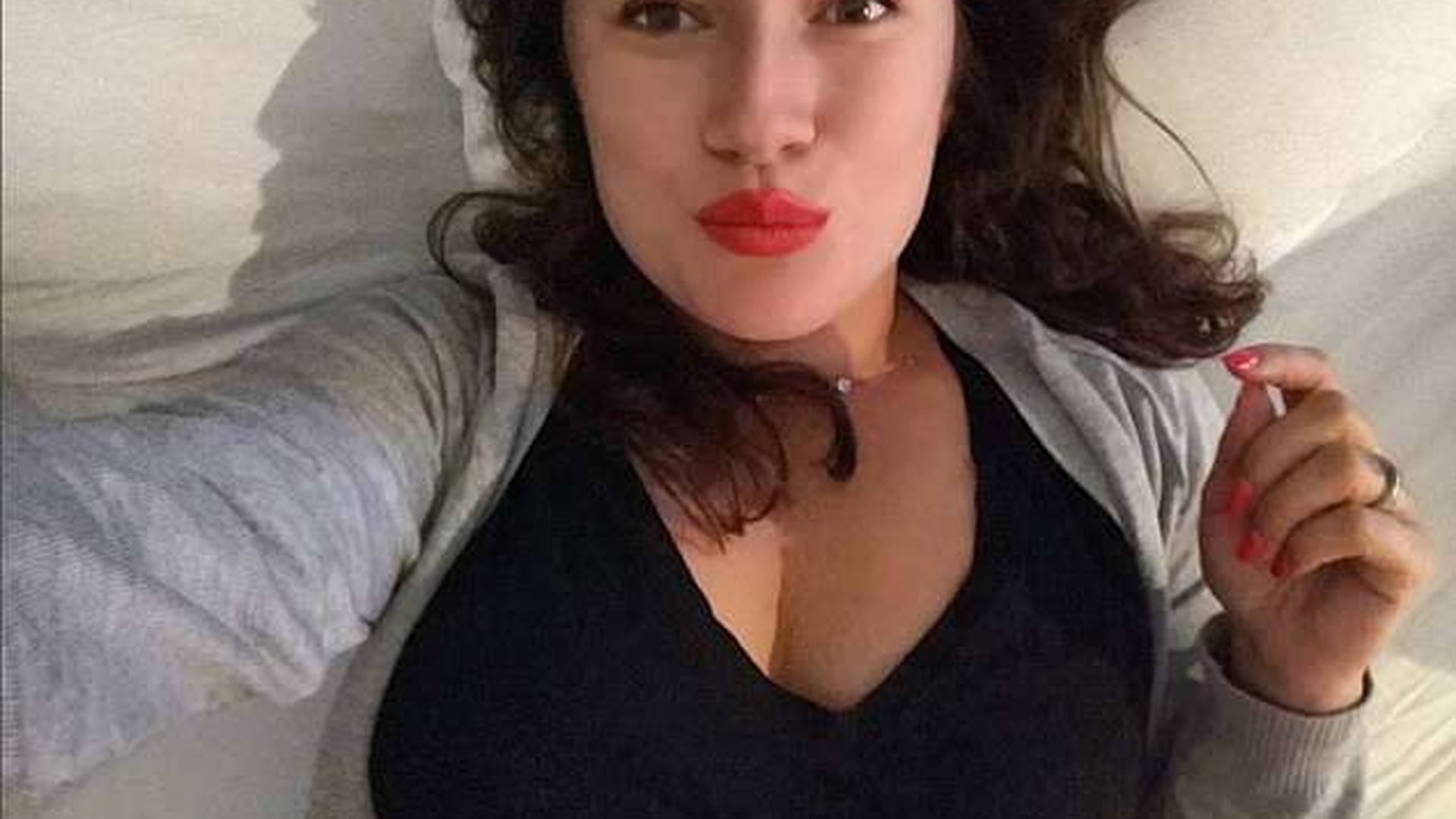 L-a intalnit pe un site matrimonial si a devenit obsedata de el! E halucinant ce a facut tanara timp de cateva luni. I-a dat peste 65.000 de mesaje. Ce contineau