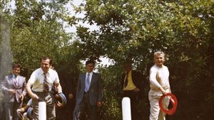 Ce relație a avut Ion Iliescu cu Elena Ceaușescu, de fapt. S-a aflat ce sacrificii a făcut soția lui Nicolae Ceaușescu pentru el