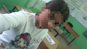 La 13 ani, o elevă a ameninţat pe FB că se sinucide, dar... Ce poveste ireală a descoperit Poliţia în urma anchetei Cancan.ro: ”Mă tăiam pe mâini şi...”