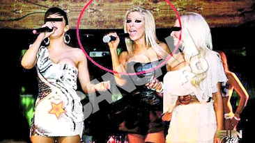 Atentie, se canta cu microfonul invers! Bulgaroaica lui Costi, gafa monumentala la un concert