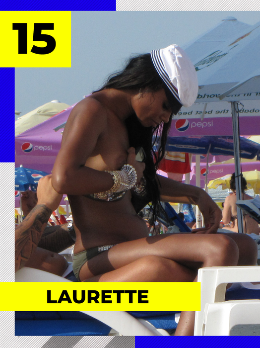 Parada bombelor sexy fără sutien. Divele din România și-au dezgolit nurii pentru bronzul perfect, sub privirile pofticioase ale bărbaților de pe plajă!