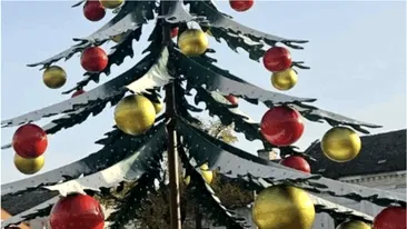 Eșec decorativ la Timișoara! Bradul neconvențional aprinde controverse înainte de sărbători: „Bătaie de joc, cel mai urât”