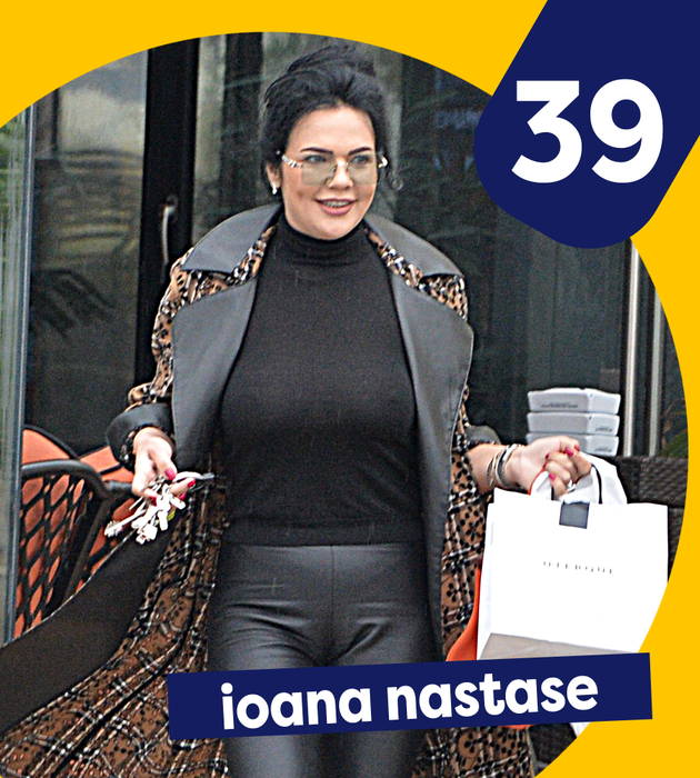 Top 40 sexy-vedete care nu poartă sutien pe stradă