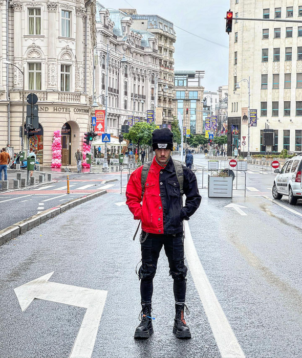 Zanni a vrut-o pe ”eleva porno” în patul lui (Foto: Instagram)