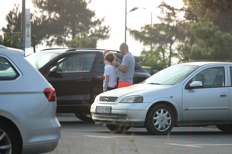 Dide și iubita au coborât din mașina
