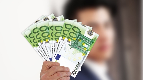 Se dau 200 de euro pentru elevi de la stat! Atenție, termenul este 12 noiembrie